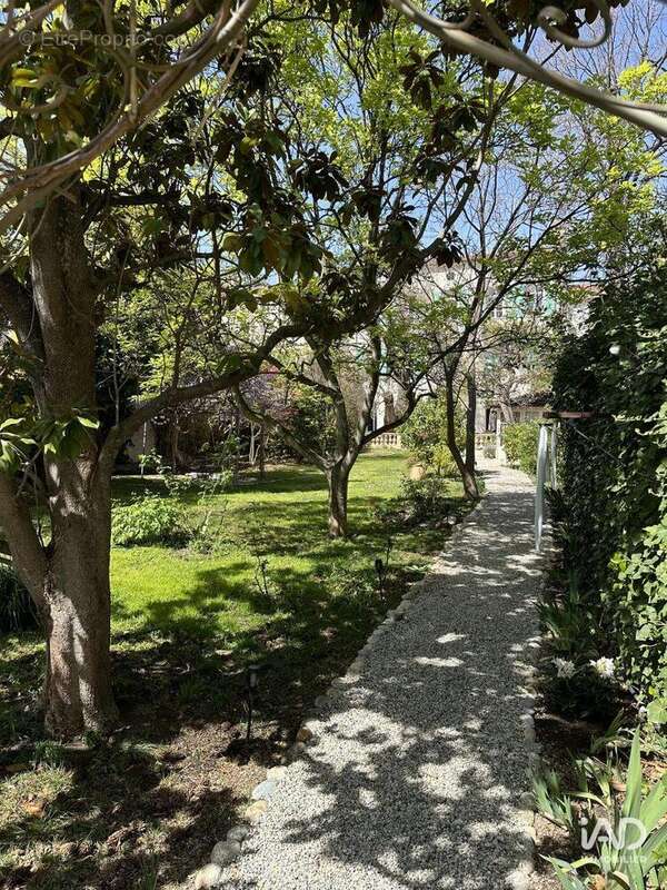 Photo 3 - Commerce à PRADES