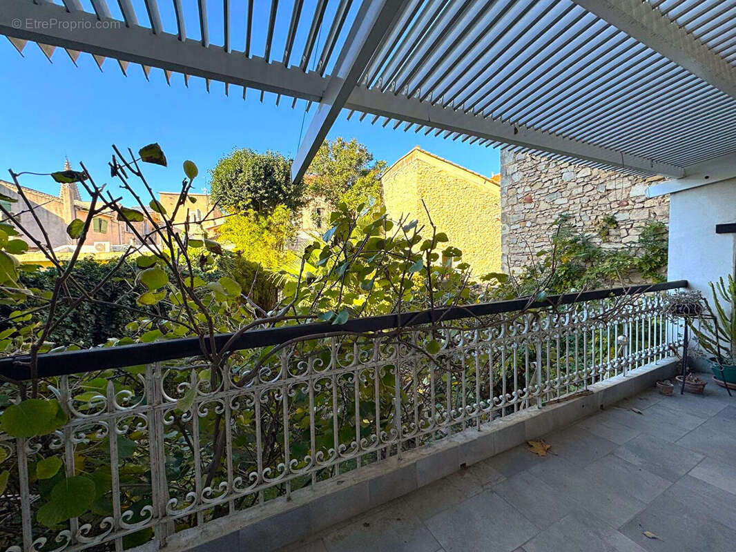 Appartement à BAGNOLS-SUR-CEZE