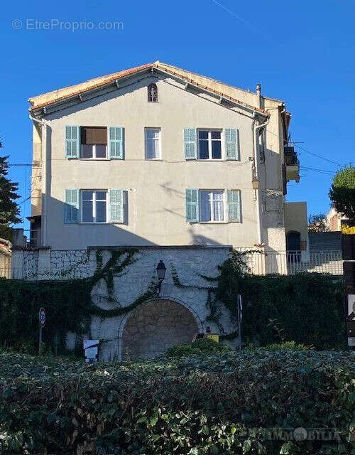 Maison à SAINT-LAURENT-DU-VAR