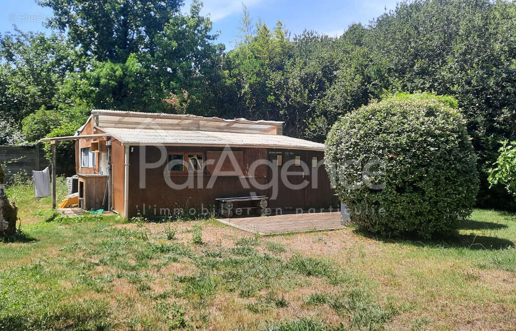 Terrain à VAUX-SUR-MER