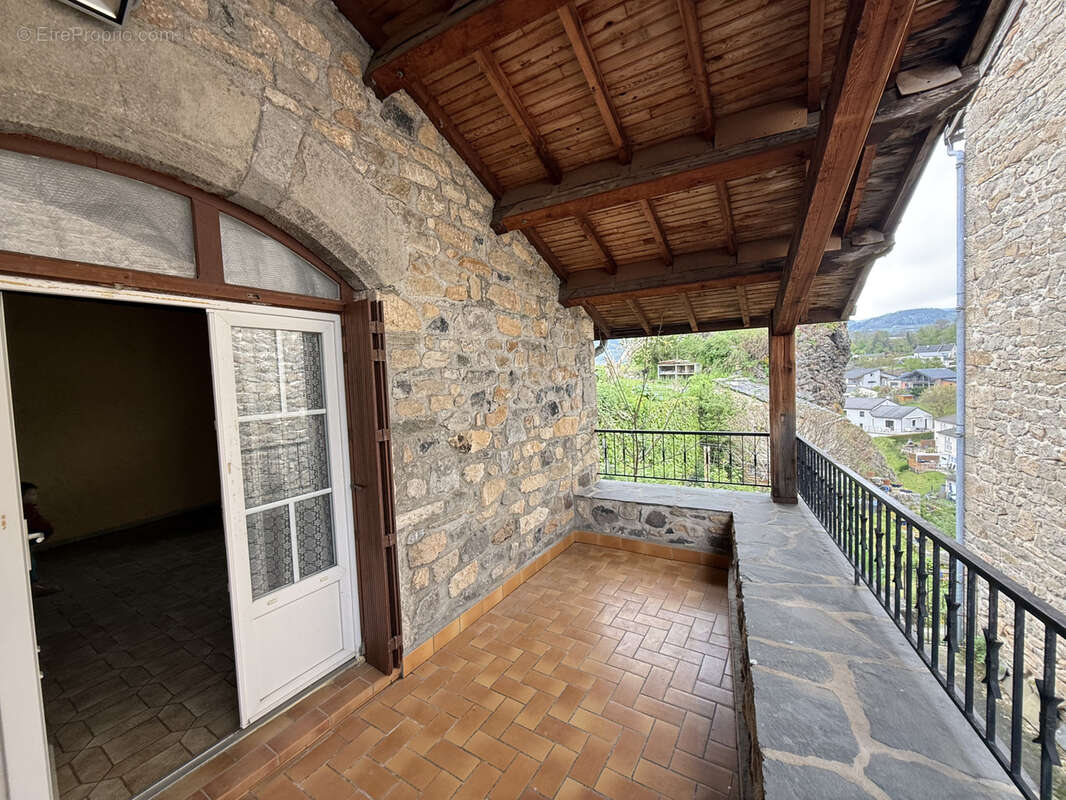 Maison à SAINT-JULIEN-CHAPTEUIL