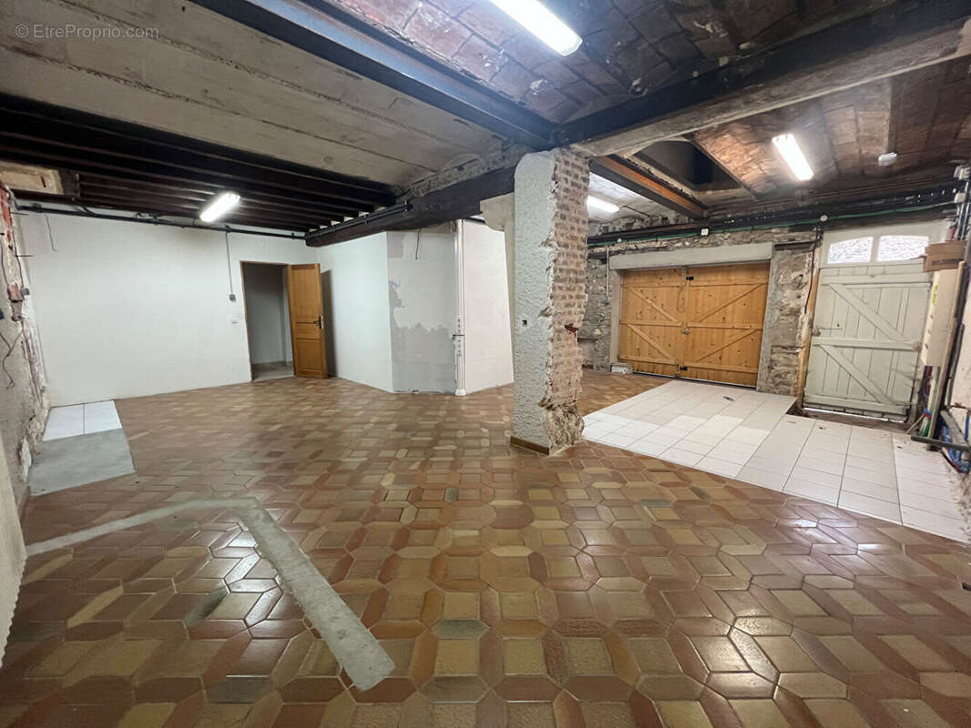 Ancien Corps de ferme du 19ème siècle rénové avec beau terrain centre de Garancières 7 pièces 210 m2 - photo 10