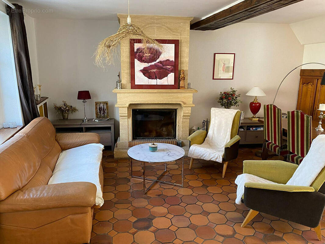 Maison à SAINT-CYR-SUR-MORIN