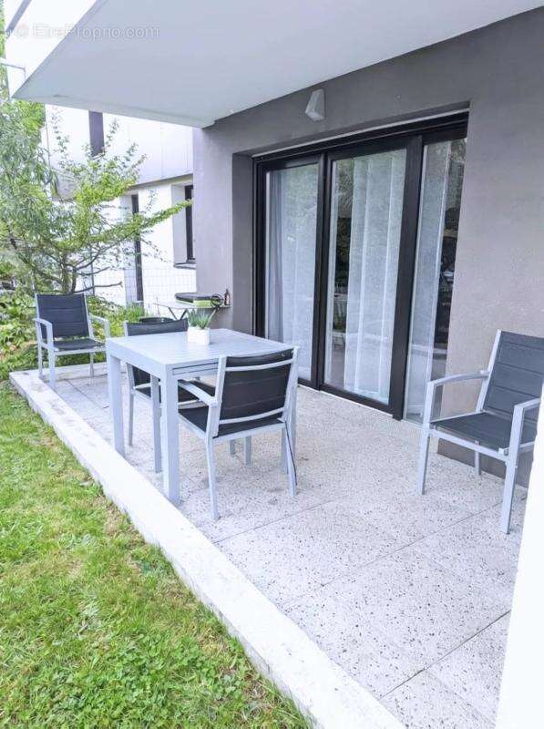 Appartement à PAREMPUYRE