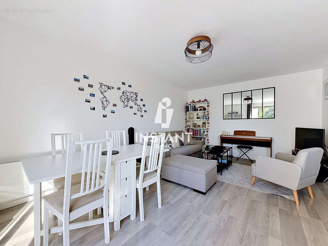 Appartement à CHARENTON-LE-PONT