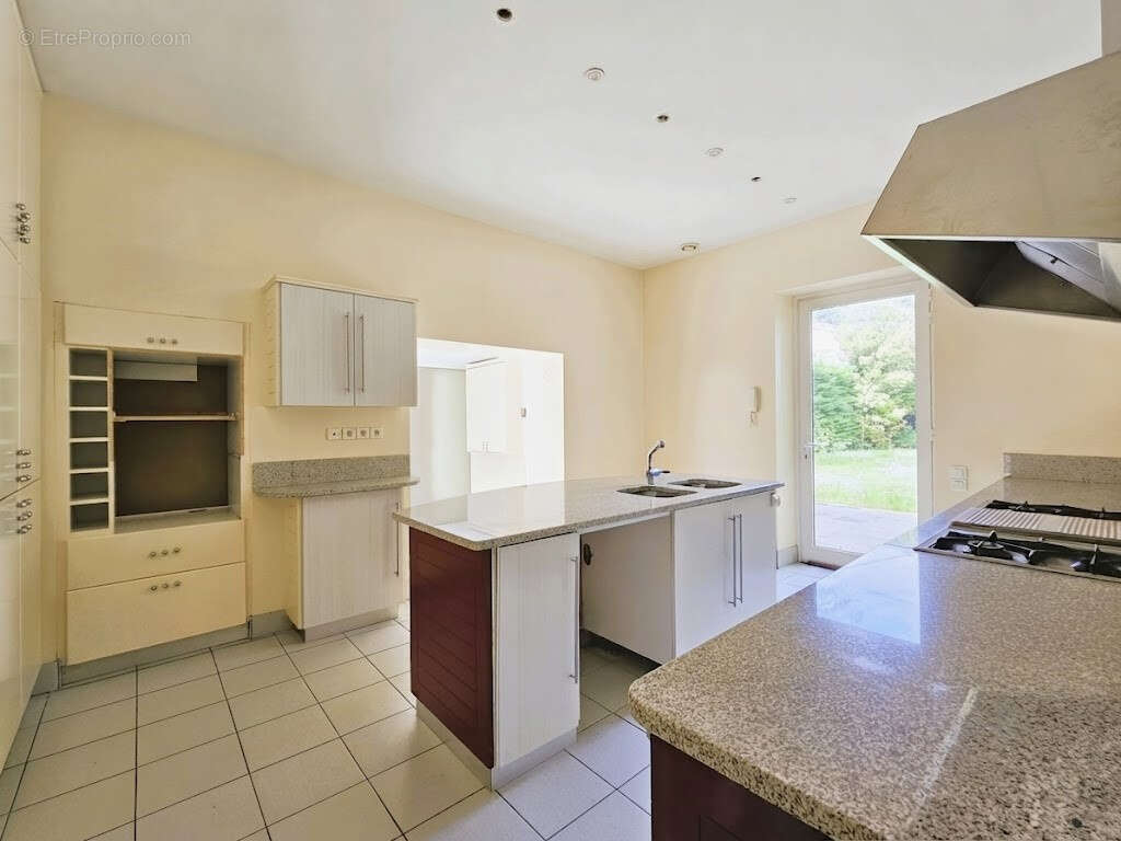 Demeure de caractère au cœur de la ville   450m2 -10 chambres- piscine sur parc de 8000m2 Coliving-Coworking- - photo 31