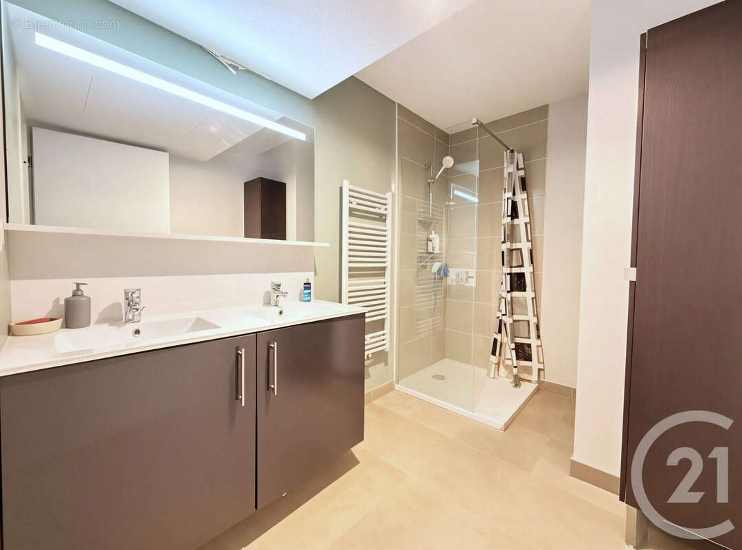 Appartement 65 m² à Begles  - photo 8