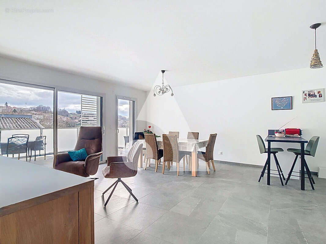 Appartement à SAINT-MARTIN-EN-HAUT