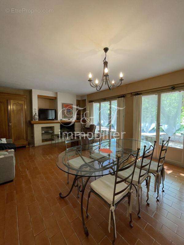 Maison à L'ISLE-SUR-LA-SORGUE