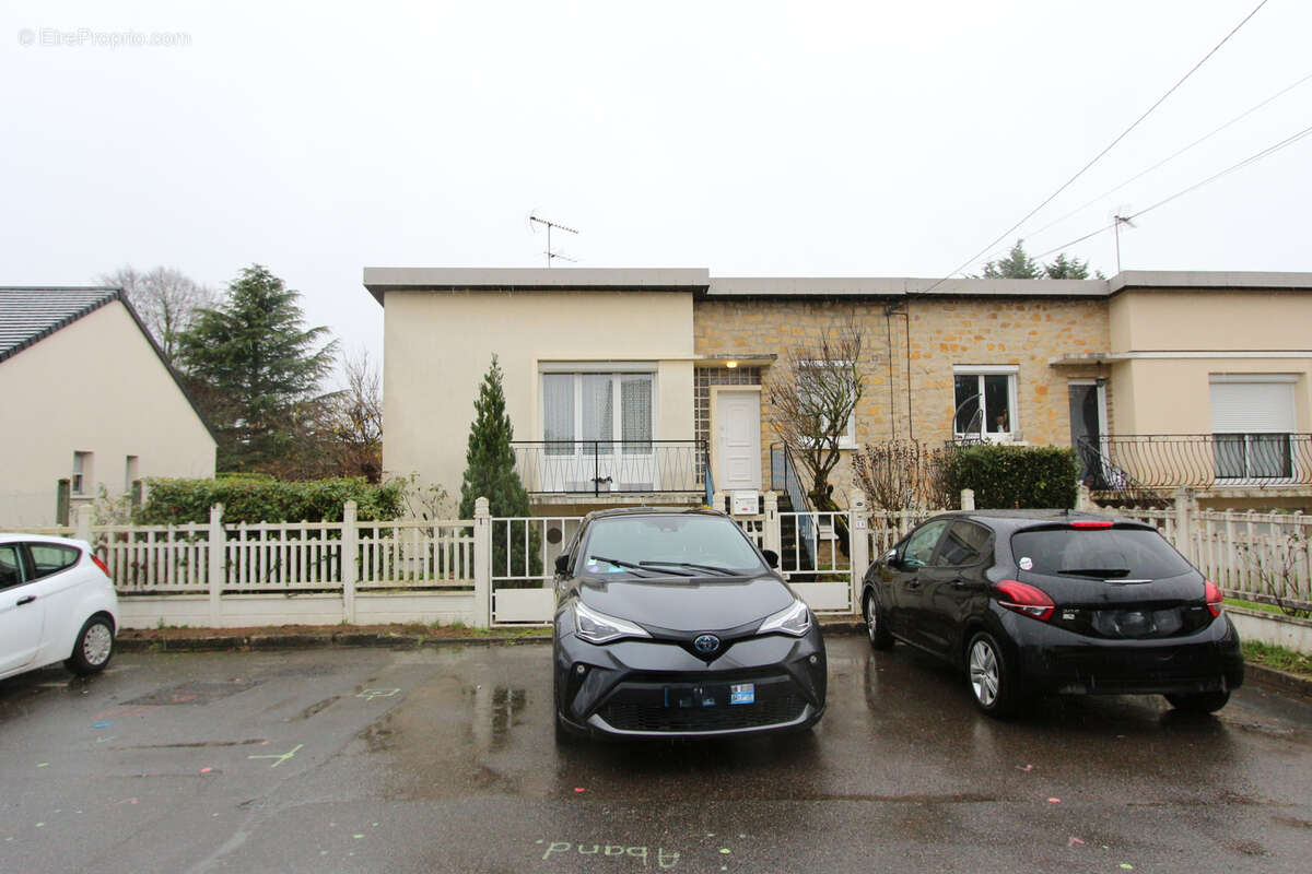 Maison à VARENNES-VAUZELLES