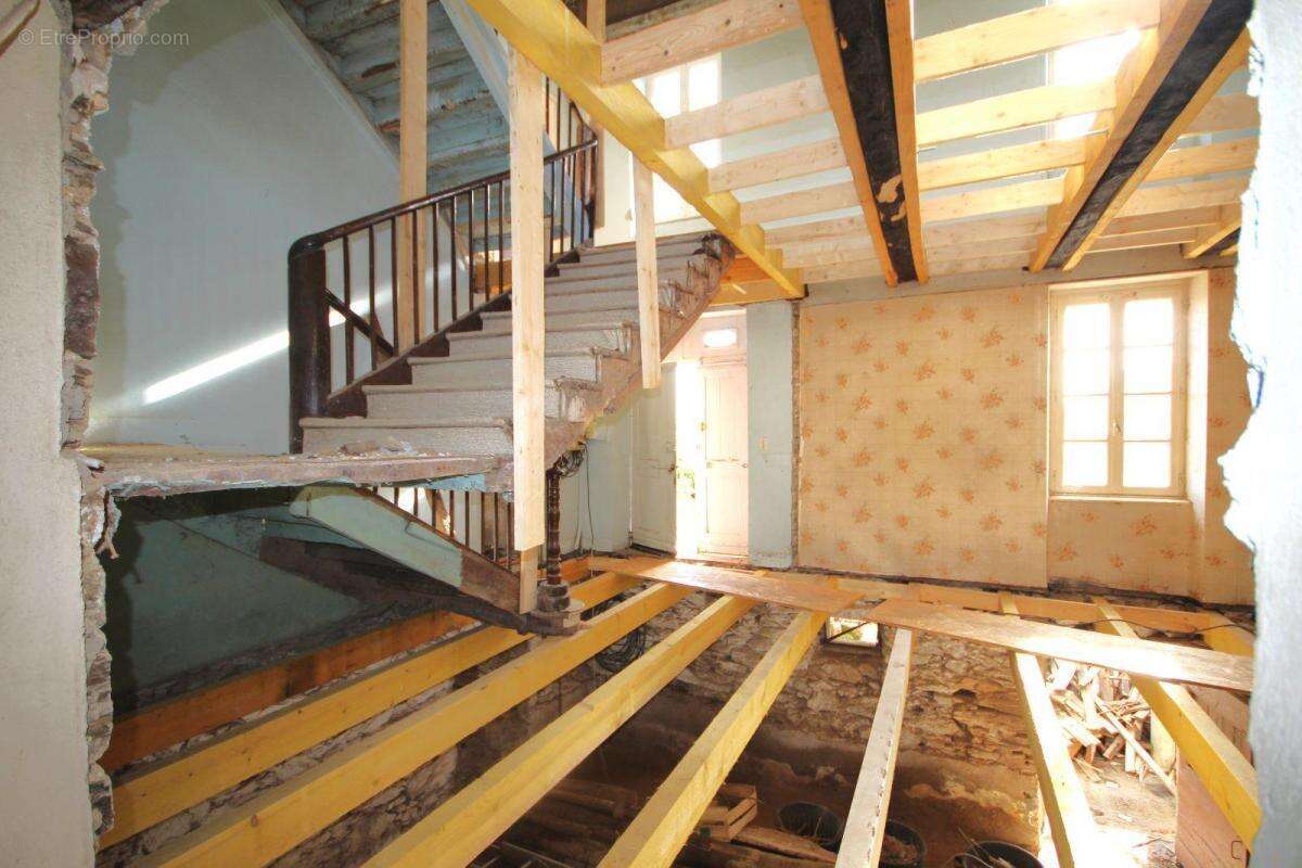 Maison à LA SALVETAT-PEYRALES