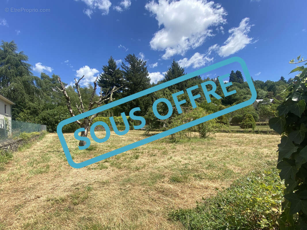 Terrain à SAINT-GENIEZ-D'OLT