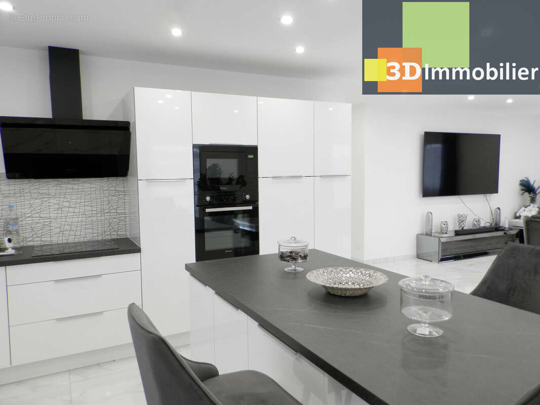 CUISINE AMÉRICAINE ÉQUIPÉE 19 m²