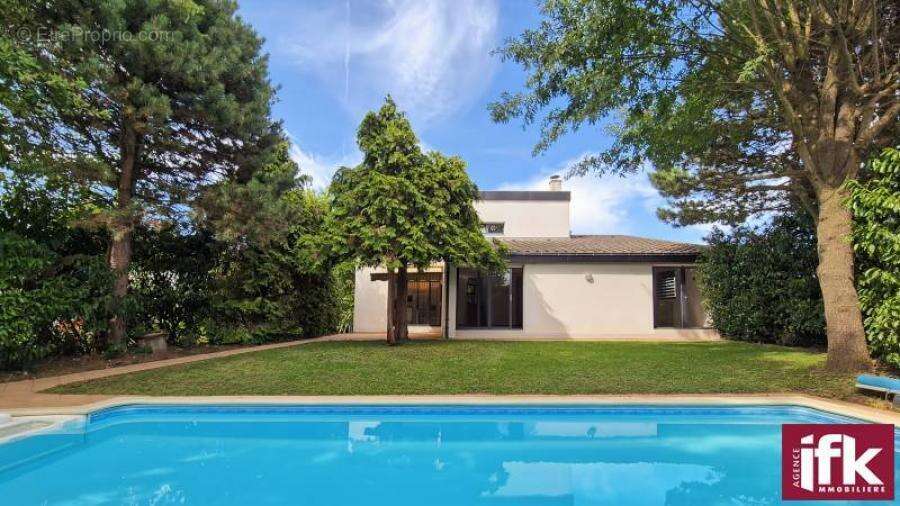 Horbourg-Wihr : Maison d'architecte d'exception avec piscine sur 12,54 ares - photo 13