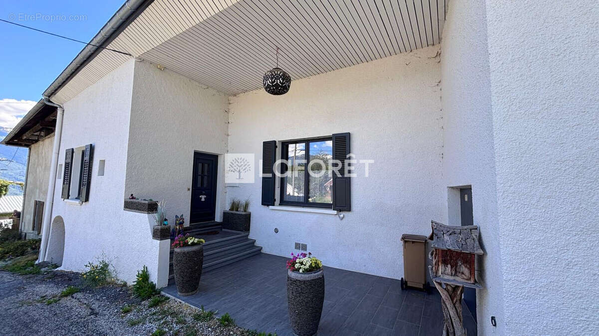 Maison familiale de caractère à Mercury de 175 m² avec dépendances et vaste grange d'environ 200 m - photo 13