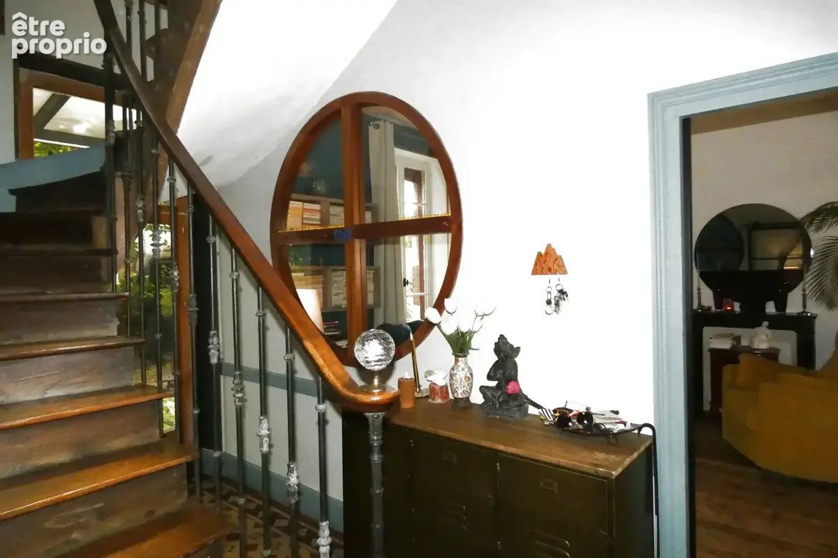 MONTLUÇON centre ville authentique maison de famille de 179 m2 avec cour intérieure arborée - photo 1