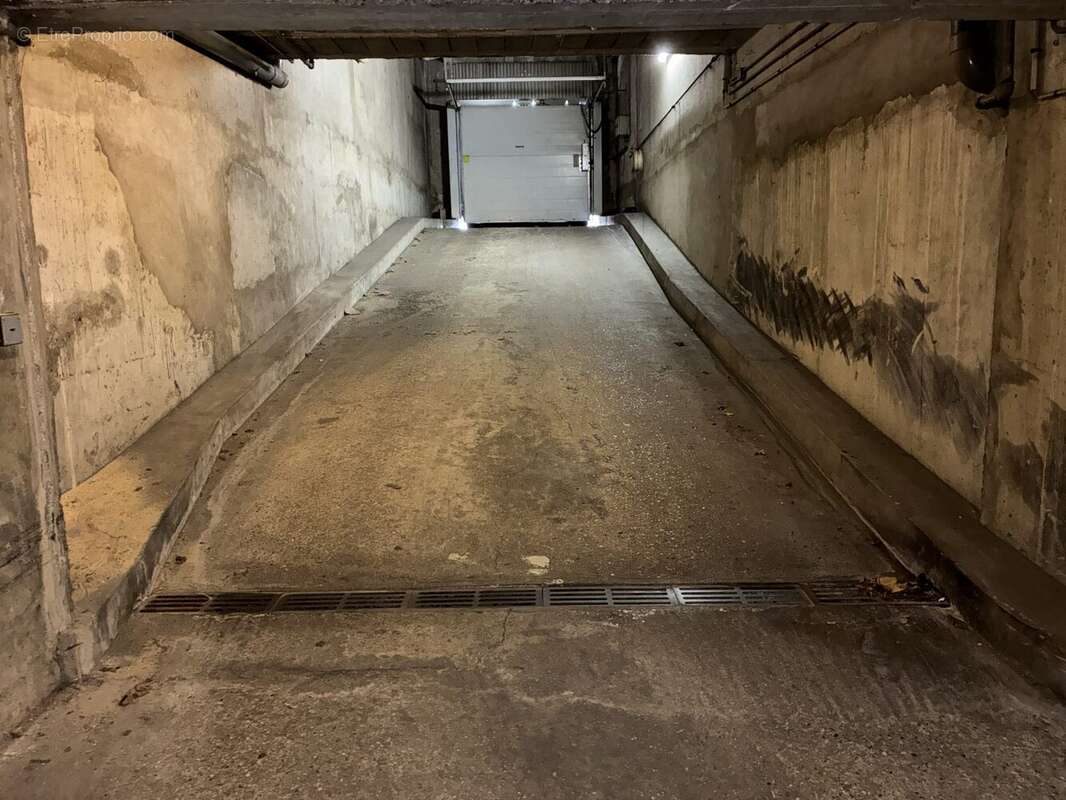 Parking à CLICHY