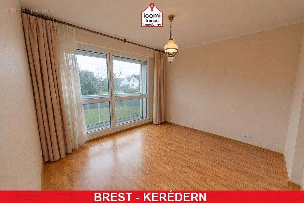 Finistere - brest (29200) - a vendre - appartement t6 - 4 chambres possible 5 - dalle beton - 2 balcons - beau potentiel - photo 5