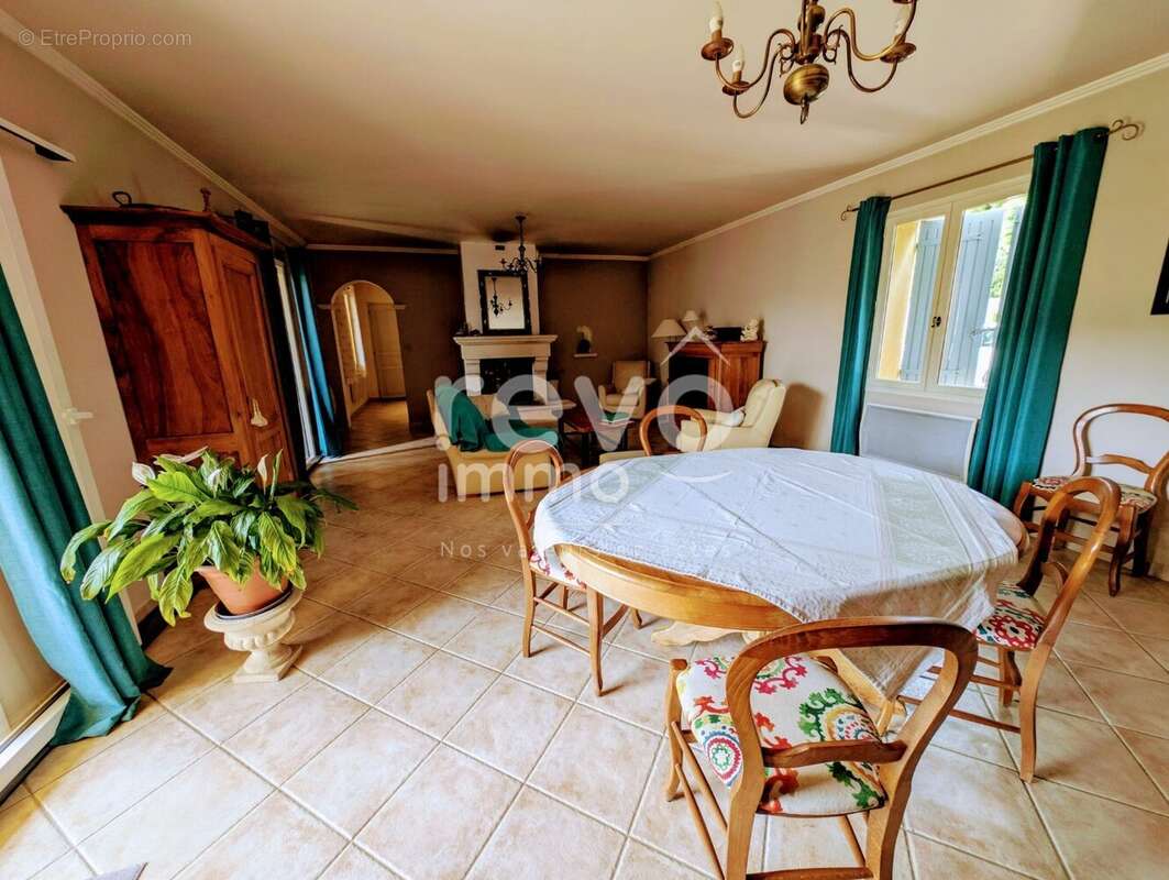 Vivre de plain-pied, au calme, avec piscine et jardin arboré ! - photo 4