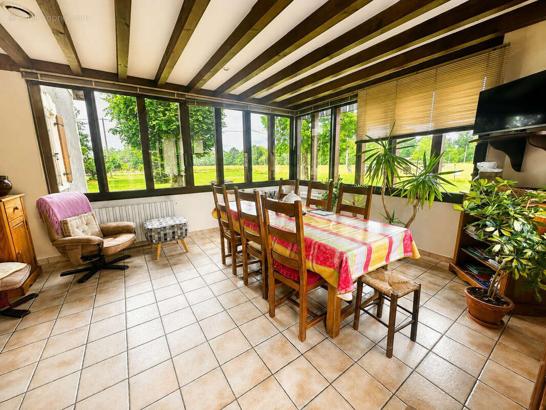 Maison 166 m² à Saint-Julien-En-Born  - photo 8
