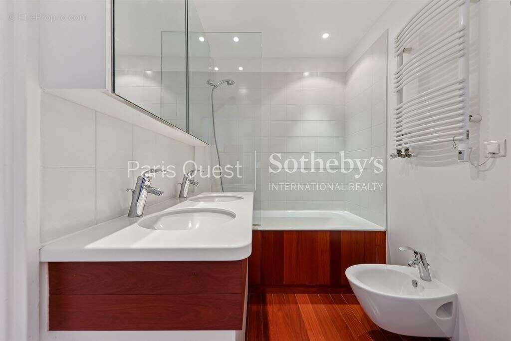 Appartement à NEUILLY-SUR-SEINE