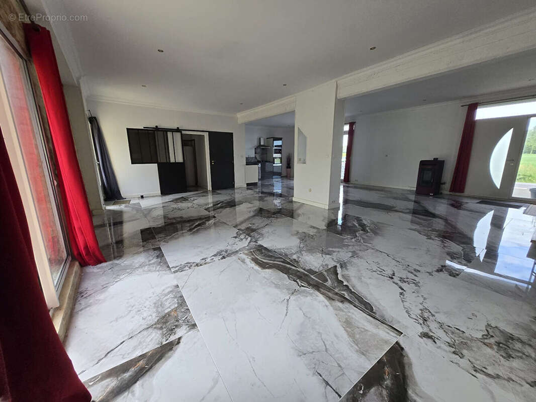 Maison à LE TREVOUX