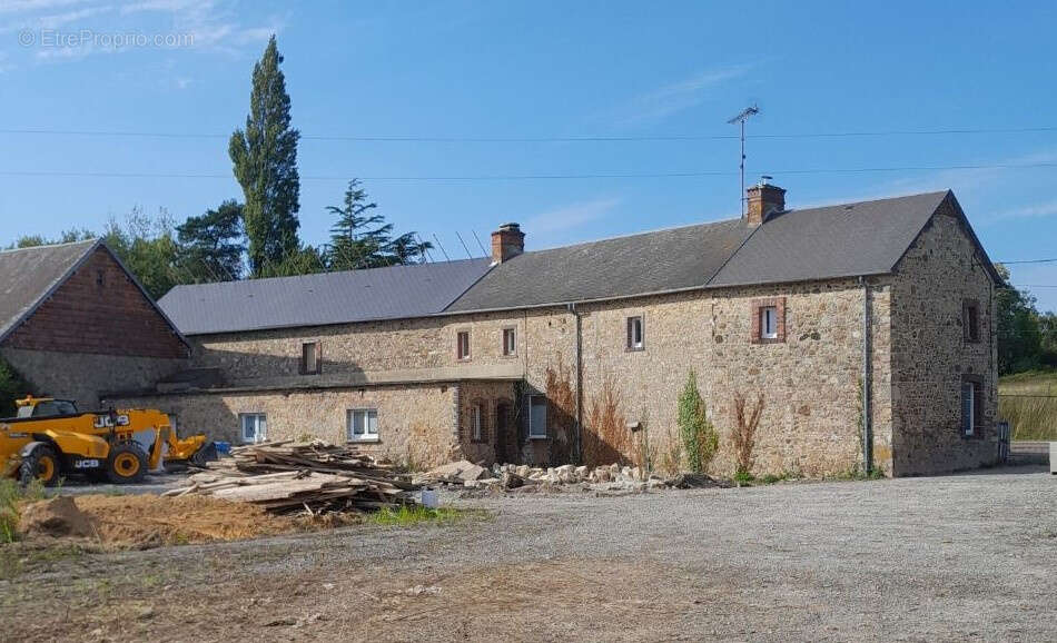 Maison ancienne à finir de restaurer à la sortie de PERIERS - photo 2