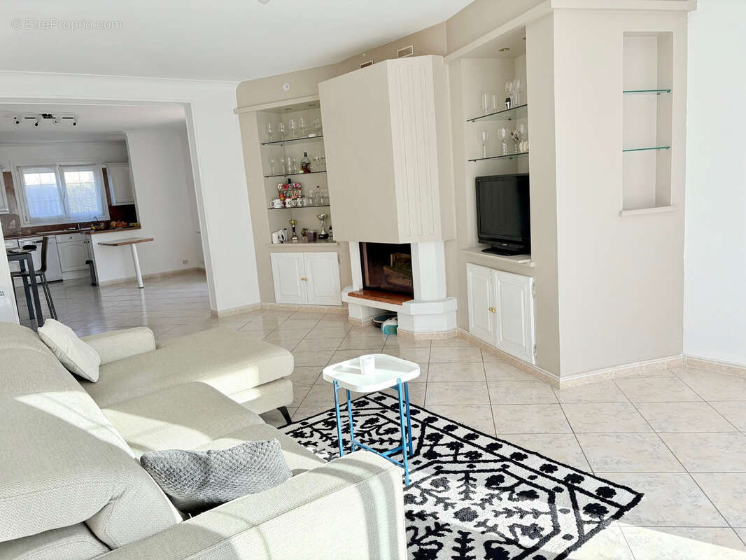 Superbe et Spacieuse villa familiale 210m2 4 chambres + 1 bureau avec vaste séjour lumineux et sous-sol aménageable - photo 2