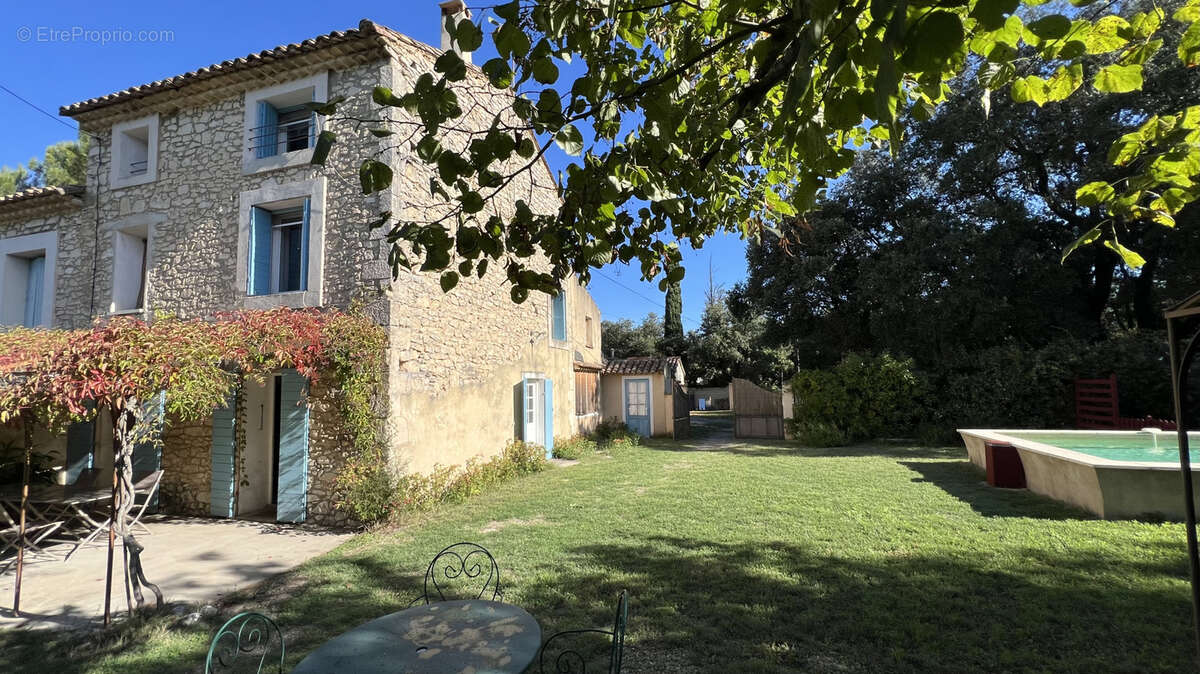 Maison à VENASQUE
