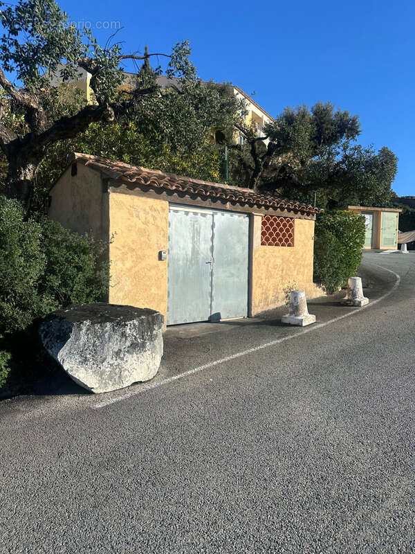 Maison à ROQUEBRUNE-SUR-ARGENS