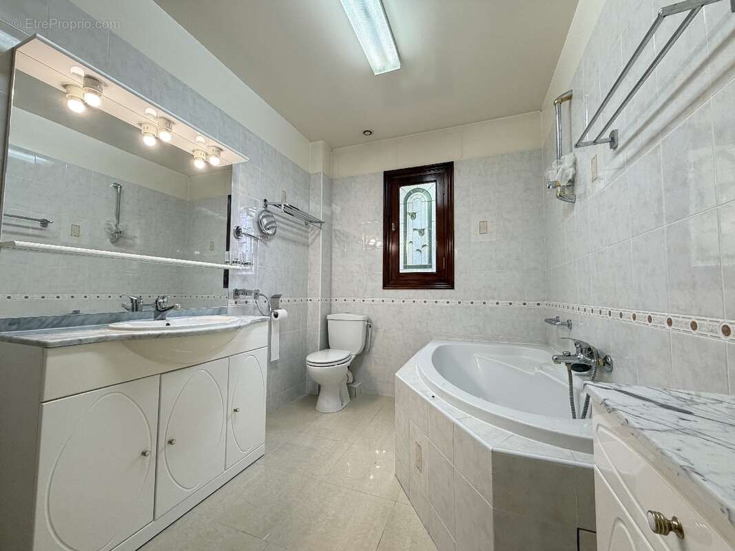 Maison 363 m² à Saint-Maur-Des-Fosses  - photo 16