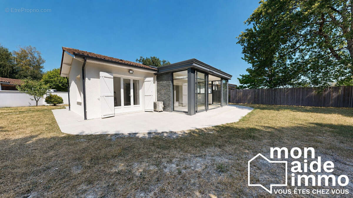 Maison 130 m² à Carignan-De-Bordeaux  - photo 3