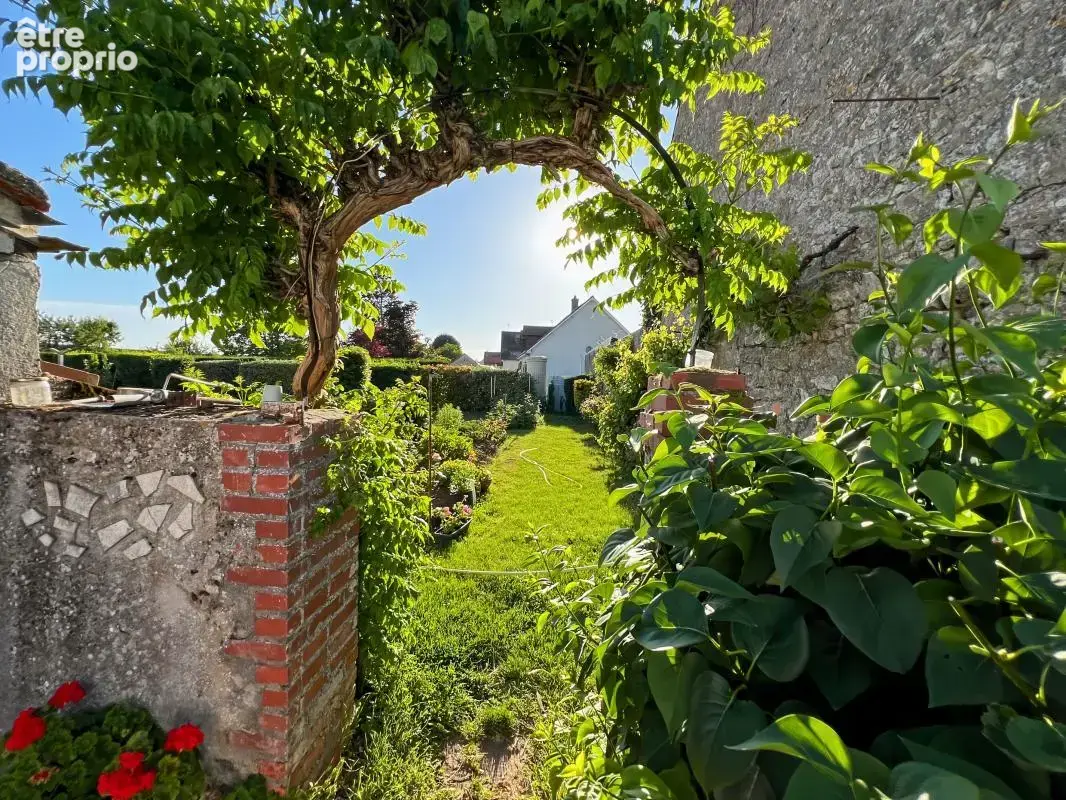  Maison en pierre avec grange et grand terrain paysagé de 2 100 m² à Péronville  - photo 2