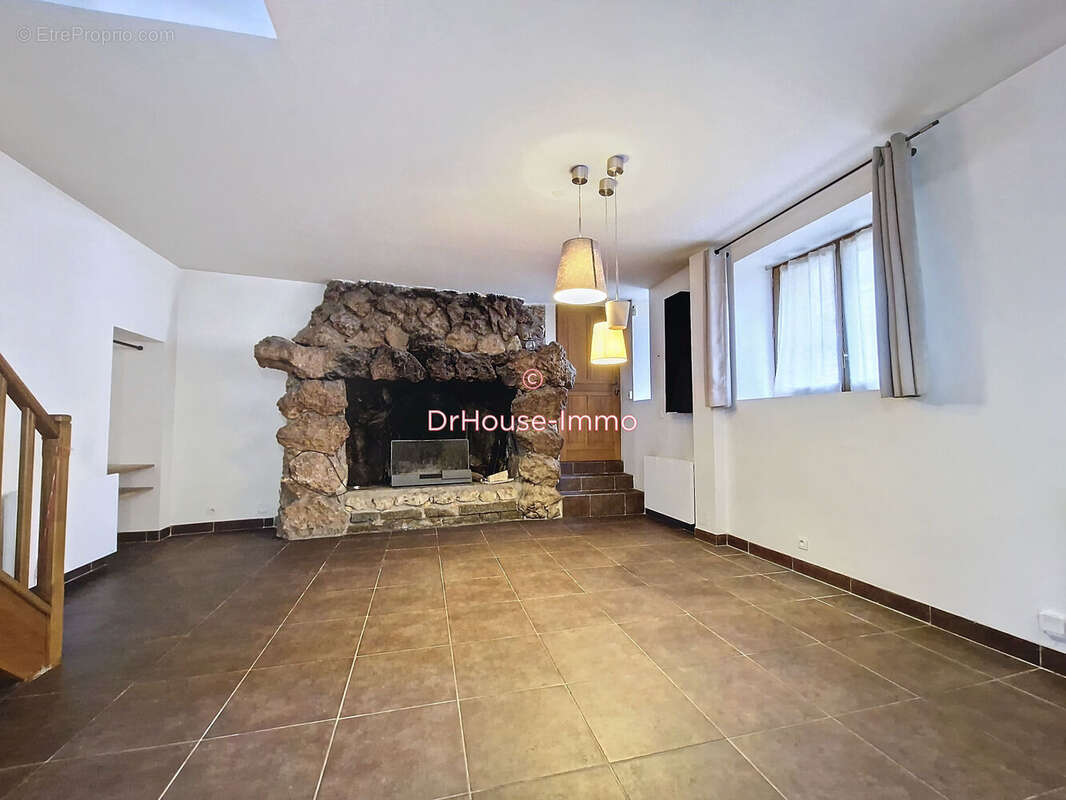 Maison à MORAINVILLIERS