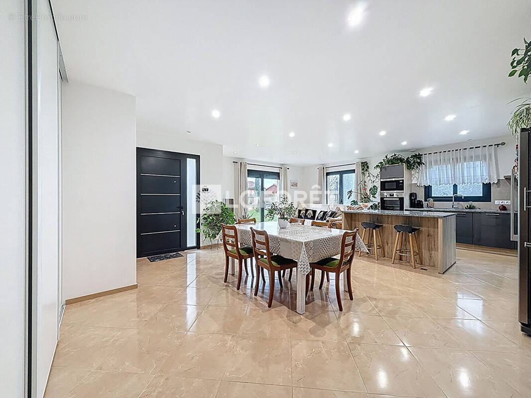 Maison à SAINT-JULIEN-SUR-VEYLE