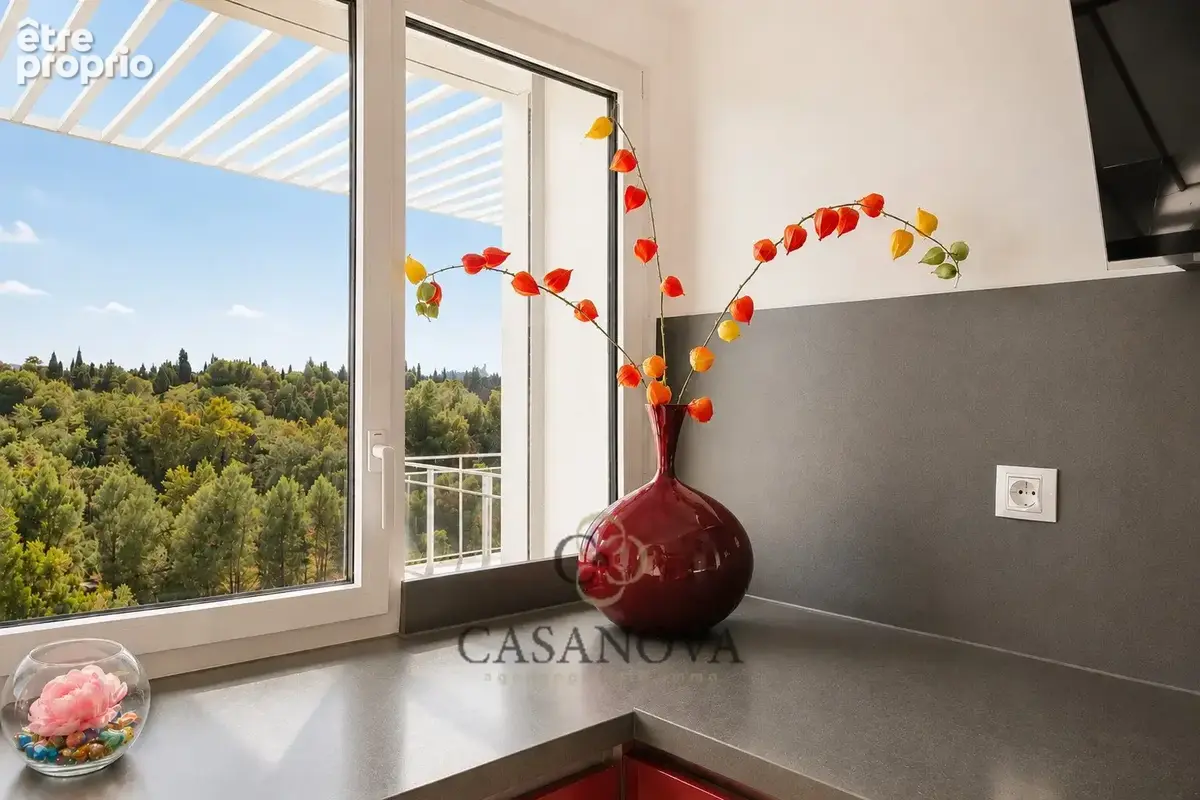 Castelanau-le-Lez / Montpellier. T3 d'exception de 80m² en étage élevé avec terrasse de 40m² et vue sur parc. - photo 8