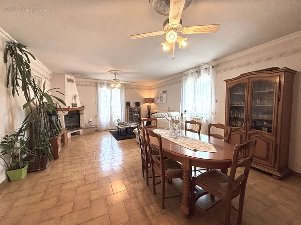 Maison à SAINT-ETIENNE-DE-FONTBELLON