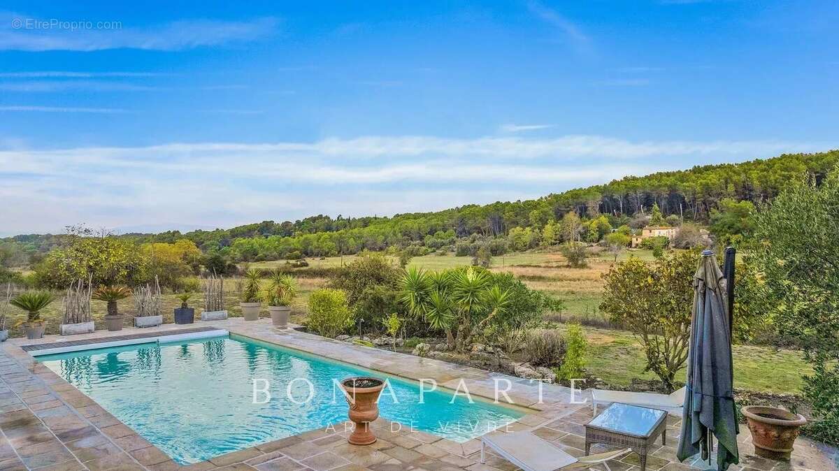 Bagnols-en-forêt - villa provençale - piscine et grand jardin - photo 2