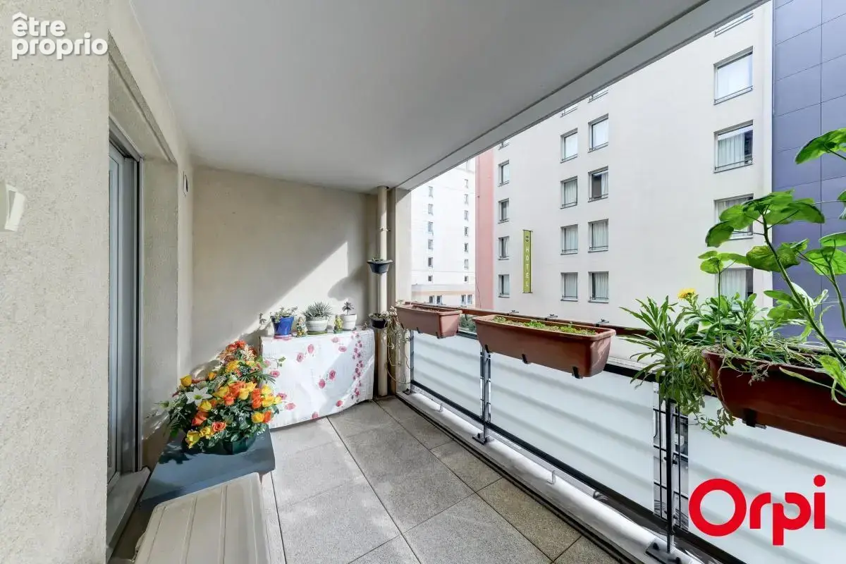 A vendre - Appartement type T4 de 75 m2 avec balcon et garage double - photo 12