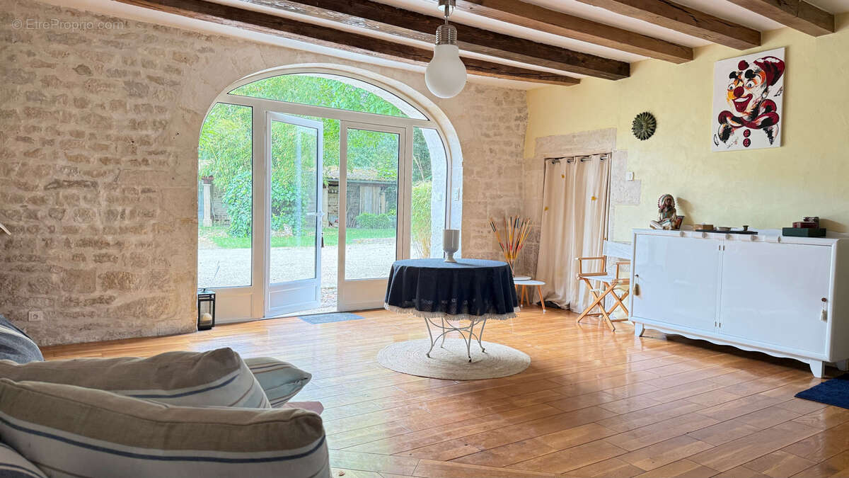 Maison à VOUILLE