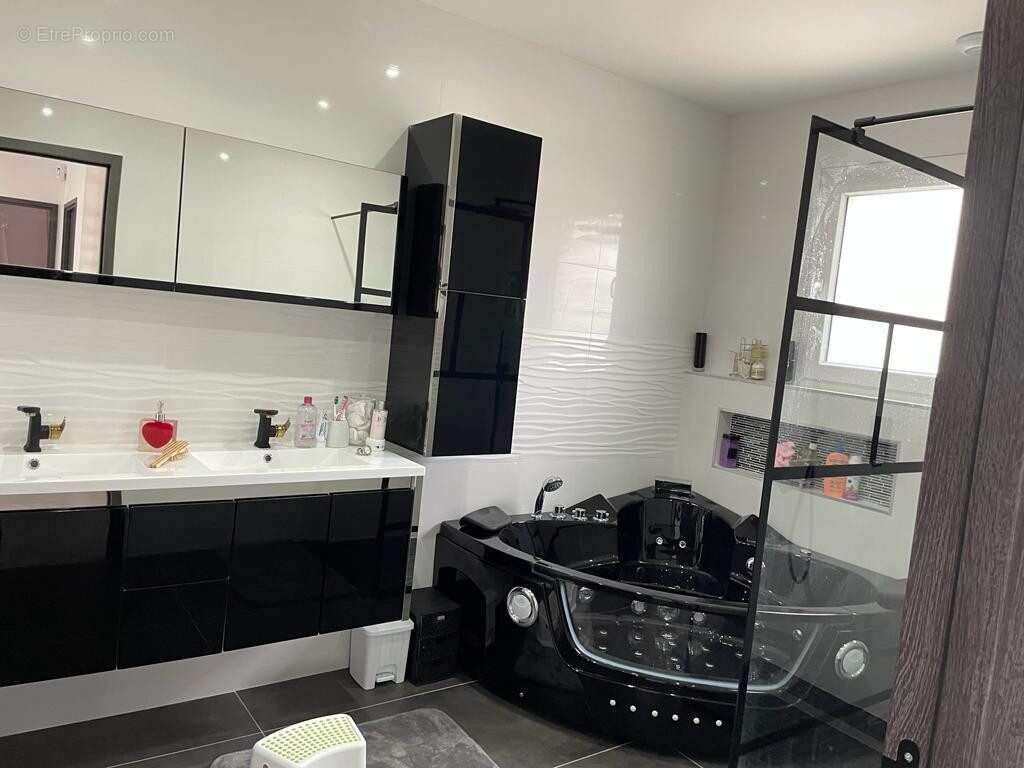 Maison à SAINT-JULIEN