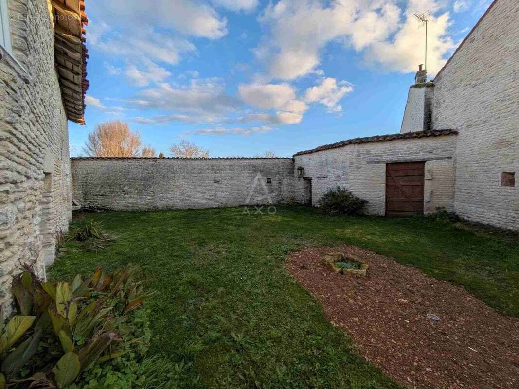 A 10 mn de Matha, belle et grande maison charentaise avec jardin - photo 22