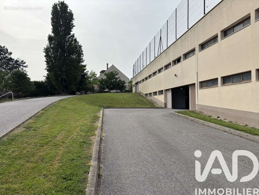 Parking 12 m² à Noisy-Le-Roi  - photo 2