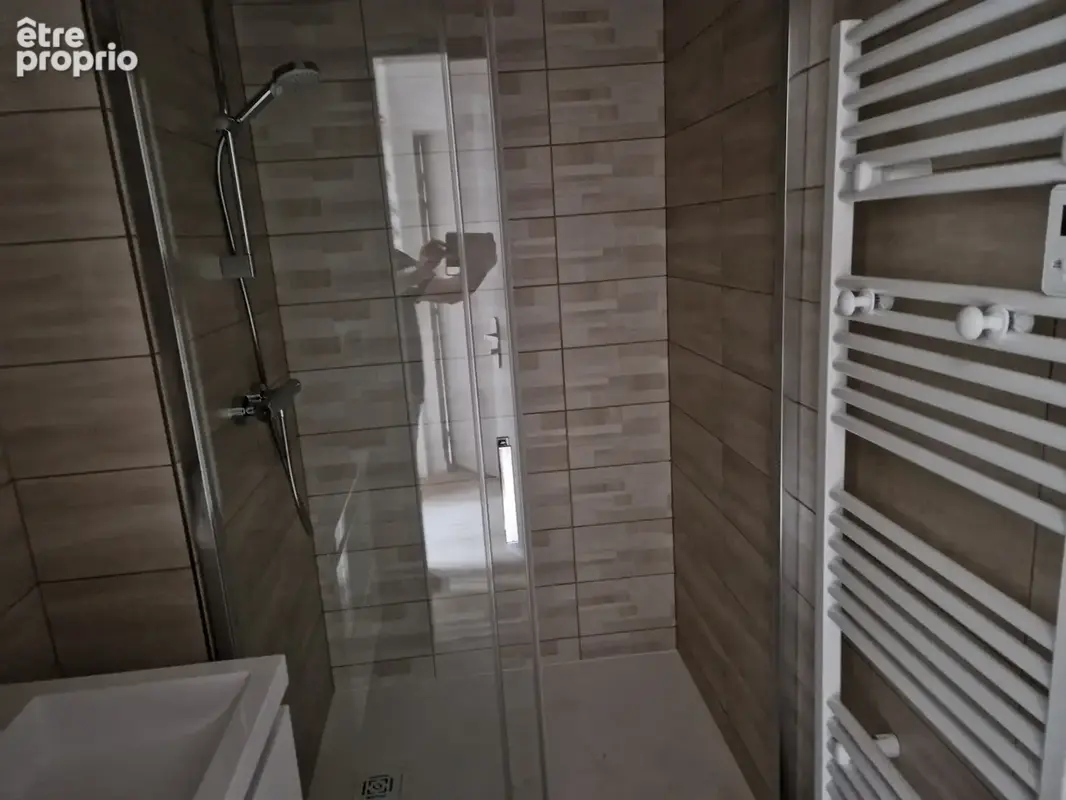 Appartement F3 état neuf avec parking et cave - photo 7