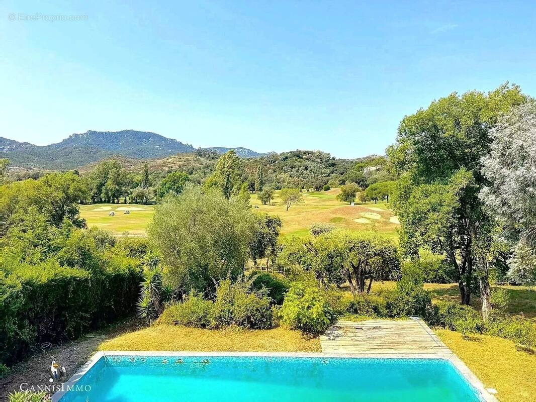 Maison à MANDELIEU-LA-NAPOULE