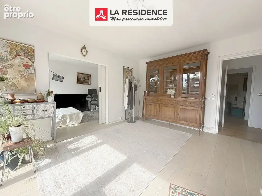 Appartement 77 m² à Velizy-Villacoublay  - photo 2