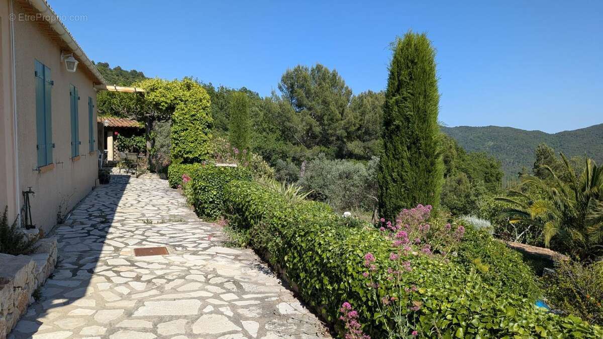 Maison de plain pied - 140m ² - photo 4
