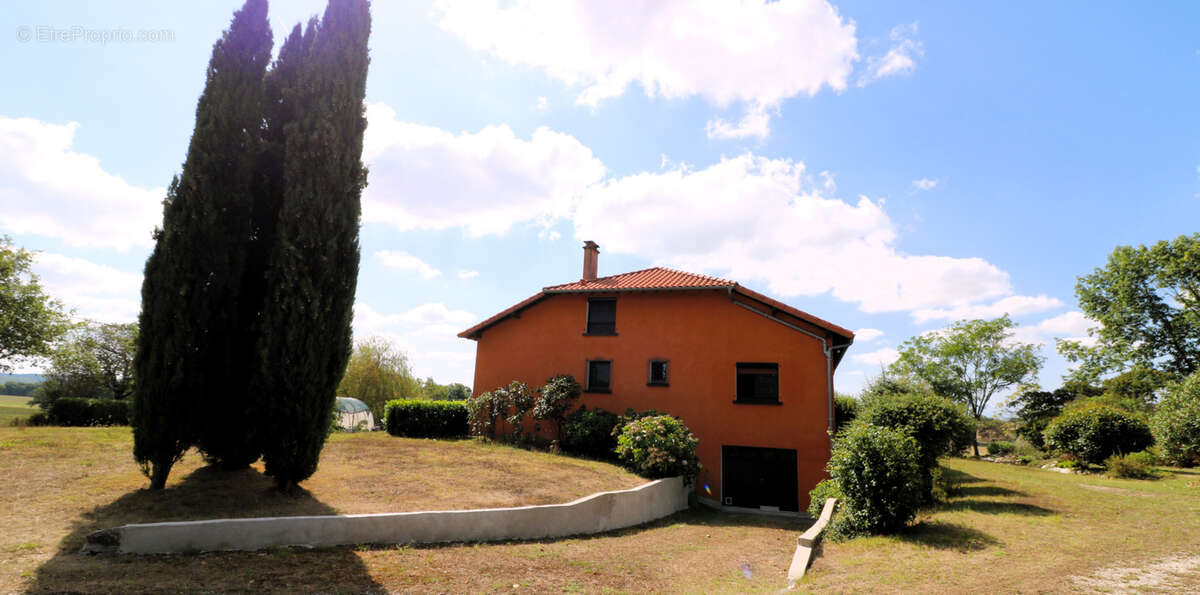 Maison à AURIGNAC