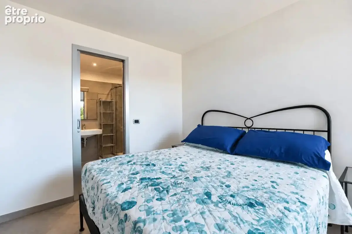Exceptionnel deux pièces en rez-de-jardin avec parking, vue mer - photo 14