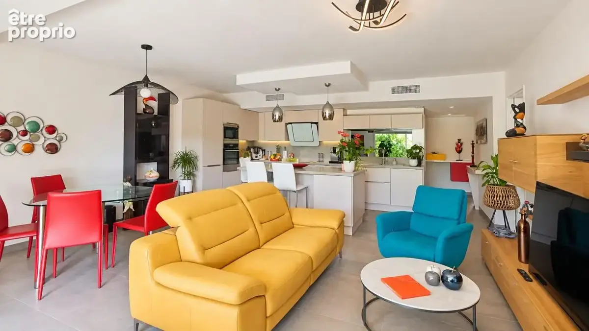 À vendre à Six-Fours-les-Plages : appartement T3 de standing de 82 m² en rez-de-jardin avec terrasse, jardin et deux garages - photo 3